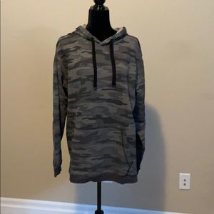 4/$40 / NWT - Brand new Men’s Grey Camo hoody